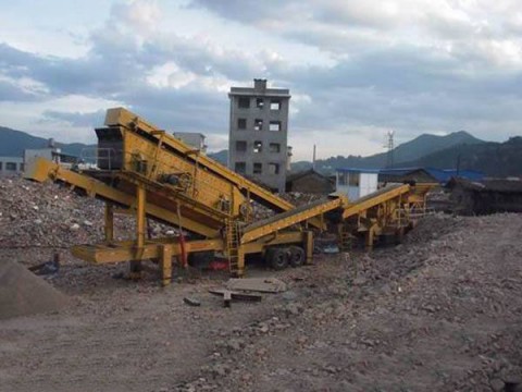 湖北武汉建筑垃圾移动破碎站设备